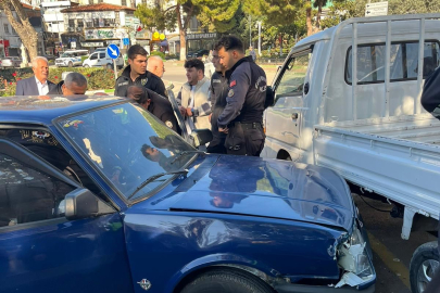 Bursa’da direksiyon hakimiyetini kaybeden sürücü kamyonete çarptı