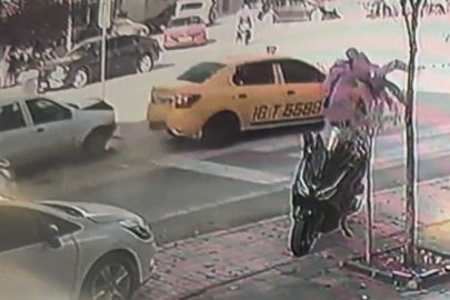 Yaya geçidinde anne ve bebeğe otomobil böyle çarptı