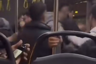 Bursa’da otobüste yumruk yumruğa kavga kamerada