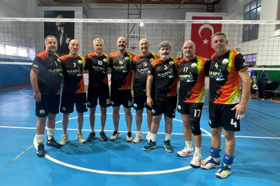 Osmangazi’nin veteran voleybolcuları zirveye çıktı