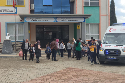 Şinitzel ve makarna yiyen öğrenciler hastaneye kaldırıldı: 20 öğrenci ambulansla sevk edildi