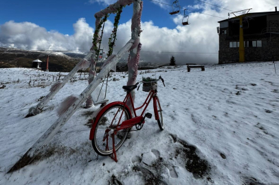 Uludağ sabah saatlerinde beyaza büründü