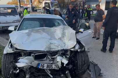 Bursa'da yarış yapan iki otomobil dehşet saçtı: 13 yaralı