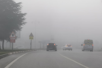 İnegöl'de etkili sis, görüş mesafesini 10 metreye düşürdü