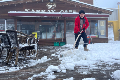 Uludağ'da kar kalınlığı 10 santimetreye yaklaştı