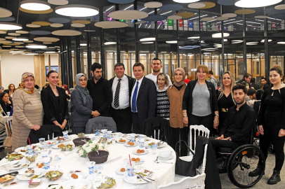 Başkan Erkan Aydın engelleri sevgiyle aştı