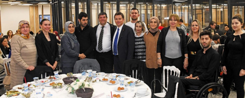 Başkan Erkan Aydın engelleri sevgiyle aştı