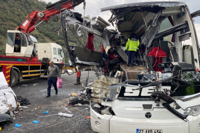 Osmaniye’de yolcu otobüsü tıra çarptı: 7 ölü, çok sayıda yaralı