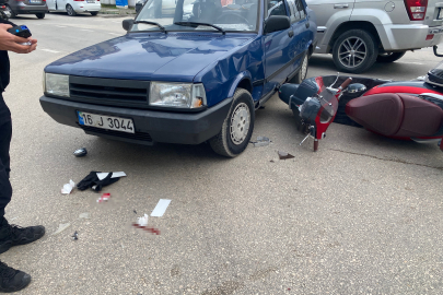 Bursa'da otomobile çarpan motosikletli ağır yaralandı
