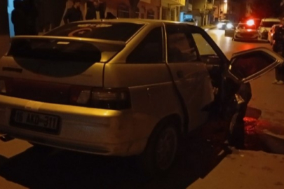 Gece saatlerinde sıkışmalı kaza: 2 yaralı
