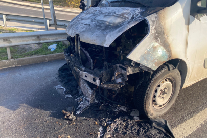 Bursa'da minibüs yangını: BUSKİ Ekipleri yangının büyümesini önledi