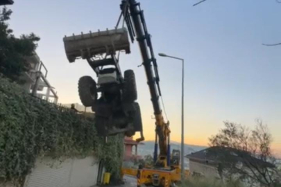 Mudanya'da kepçenin vinçten düştüğü anlar kameraya yansıdı