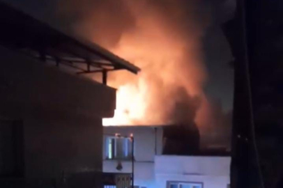 Bursa'da çatı yangını mahalleyi ayağa kaldırdı