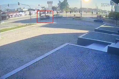 Bursa'da kırmızı ışık ihlali kazayı böyle getirdi
