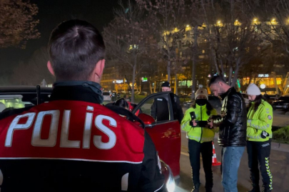 Bursa'da yılbaşı öncesi polis uygulamasında çok sayıda şüpheli yakalandı