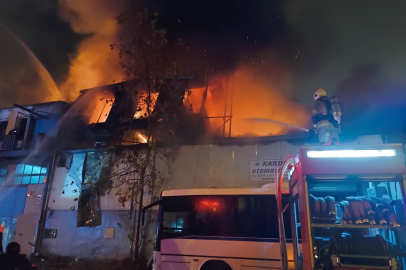 Bursa'da iş yeri yangını: Alevler çevredeki işletmelere sıçradı