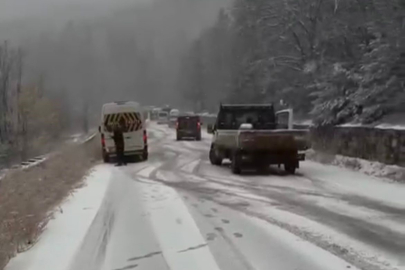 Bursa'da yoğun kar yolları kapattı