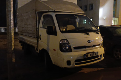 Bursa'da yolun karşısına geçmeye çalışan yayaya kamyonet çarptı