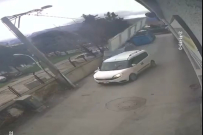 Bursa'da çatı ve prefabrik evler böyle uçtu, ağaçlar kırıldı