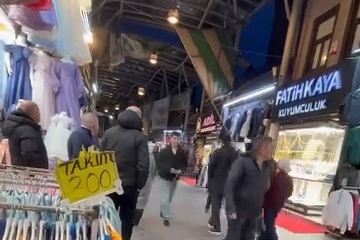 Tarihi Kapalı Çarşı'da çatılar uçtu