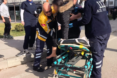 Yaya geçidinden geçen 2 kadına otomobil çarptı