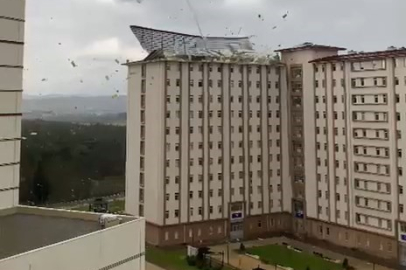 Bursa'da şiddetli fırtına çatıları böyle uçurdu