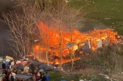 Karacabey'de ağıl alev alev yandı