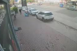 Bursa’da lodos alarmı: Düşen tabeladan son anda böyle kaçtı