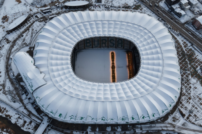 Karla kaplı Timsah Arena Stadyumu böyle görüntülendi