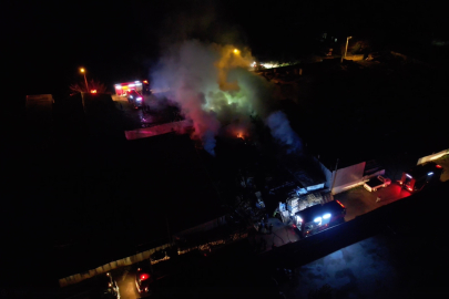 Bursa'da ahşap palet fabrikasındaki yangın kontrol altına alındı