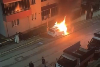 Bursa'da otomobiller alev topuna döndü