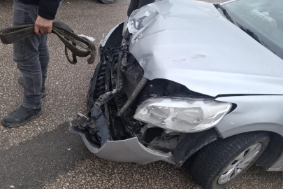 Çöp kamyonuyla arkadan gelen otomobilin arasına sıkışan işçi hayatını kaybetti