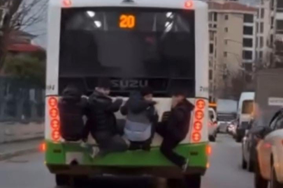 Bursa'da belediye otobüsünde tehlikeli yolculuk