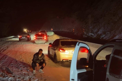 Oylat Kaplıcaları'nda 20 araç yolda mahsur kaldı