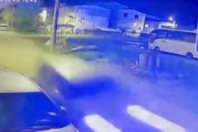 Park halindeki otomobile çarpıp kaçtı