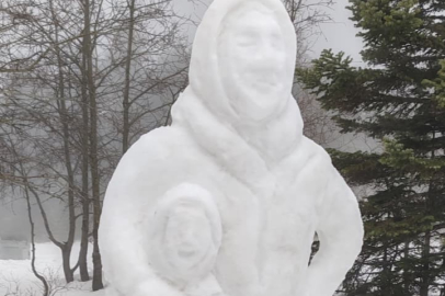 Uludağ’da kardan heykel sanat eserini aratmadı