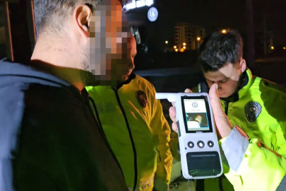 Alkollü sürücü kaza yaptı, yaralanan eşini suçladı: "Eşimle kavga ettik, direksiyonu kırdı"