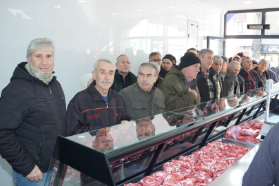 Belediyenin et satış noktası açıldı, ilk gün yüzde 50 indirimle ürünler kapışıldı