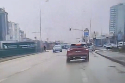 Bursa'da ters yöne giren otomobil paniğe neden oldu