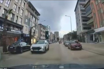 Park halindeki araçların arasından çıkan yayaya çarptı