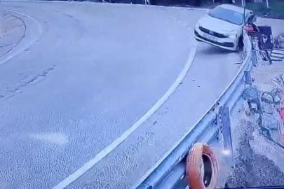 Uludağ yolunda kontrolden çıkan araç bariyerlere çarptı