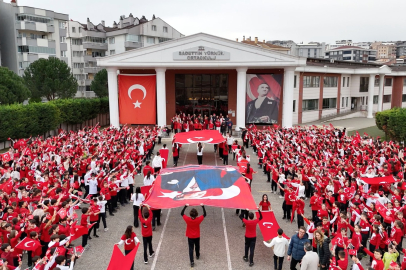 Yer gök kırmızı beyaz