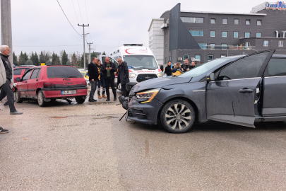 Bursa'da otomobiller çarpıştı: 1 yaralı