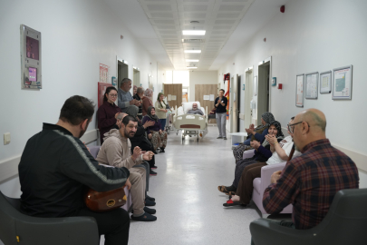 YENİŞEHİR’DE MÜZİĞİN İYİLEŞTİRİCİ GÜCÜ: HASTALARA MORAL KONSERİ