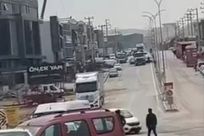 Polis kovalamacasında film gibi anlar: Şüpheli araç kamyon şoförünün hamlesiyle durduruldu