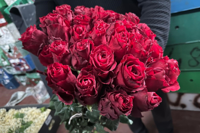 Kırmızı gülü yağış vurdu: Kenya ve Uganda gülleri revaçta