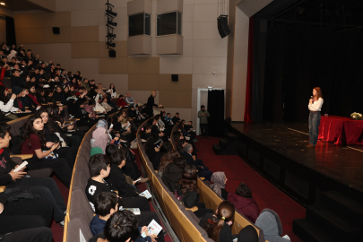 Nilüferli öğrenciler yazar Melis Sena Yılmaz ile buluştu