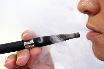 Uzmanından elektronik sigara uyarısı: "Bu likitlerin içerisinde her türlü madde var"