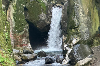 Yazın kurumak üzereydi, Uludağ'ın karlarıyla yeniden coştu