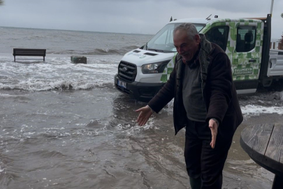 "Birazdan balıklar gelir" dedi, kuşlar sahil yolunda avladı
